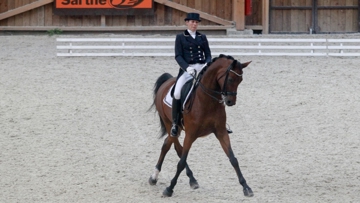 Stéphanie Brieussel, accompagnée d'Amorak, a remporté le titre de championne de France Pro Élite après s'être contenté l'année passée de la médaille d'argent. Photo Dominique Breugnot