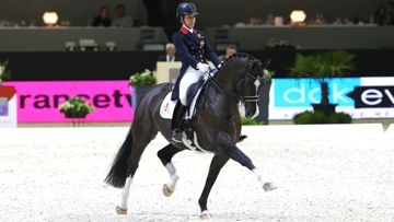 Charlotte Dujardin et Valegro, champions olympiques et champions du monde, remettent leur titre en jeu ce week-end à Londres. Crédit photo Scoopdyga