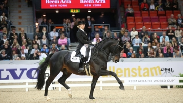 Jessica von Bredow-Werndl et Unee BB ont su saisir l'occasion de s'imposer, dans l'étape Coupe du monde de Göteborg. Photo Roland Thunholm