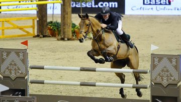 Roger-Yves Bost et Castle Forbes Myrtille Paulois s'imposaient haut la main dans le Grand Prix de Bâle 2012. Copyright CSI Bâle.