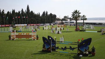 La piste en herbe de Dehesa Montenmedio, qui accueille depuis aujourd'hui les premières épreuves des championnats d'Europe Jeunes © Dehesa Montenmedio