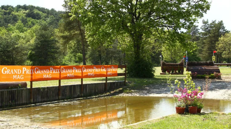 Cet après-midi, le parcours de cross, sur le terrain de la Salamandre du stade équestre de Fontainebleau, promet des sensations fortes ! Crédit PSV Morel.