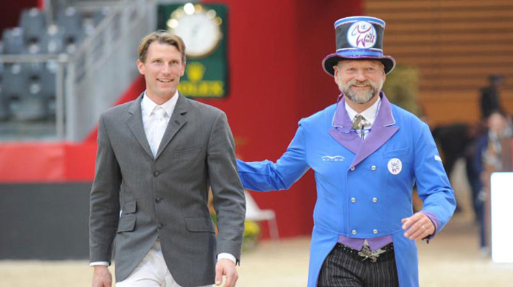 Le cavalier Kevin Staut en compagnie de Pedro Cebulka de l'association JustWorld International. © Mediasfotos.com. 