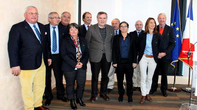 La ministre des Sports Valérie Fourneyron entourée de Serge Lecomte, président de la FFE et de Sophie Dubourg, DTN. Photo PSV/FFE