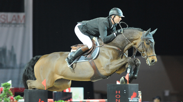 Rien qu'avec le Holsteiner Lacrimoso 3*HDC, Patrice Delaveau s'est adjugé trois épreuves à Hong Kong. Photo Scoopdyga