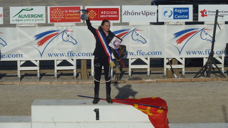 Edmée Merlin et Zaria de l?Hom l?emportent sur 120 km et sont sacrées championnes de France. Photo collection famille Merlin