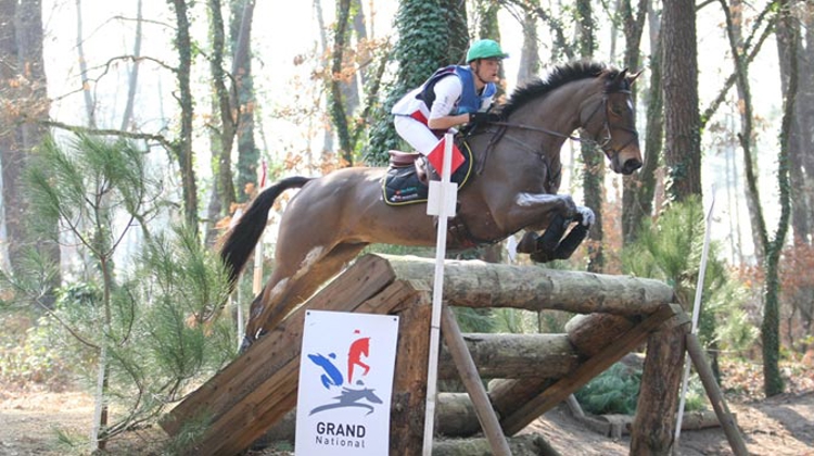 Nicolas Touzaint, vainqueur de la première étape du Grand National, à Tartas, est engagé à Sandillon avec trois chevaux. © FFE / PSV Morel