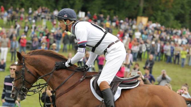 William Fox-Pitt et Chilli Morning, impeccables au Pin, devront confirmer demain à Caen pour offrir au Britannique le titre mondial après lequel il court depuis si longtemps. Photo PSV Morel