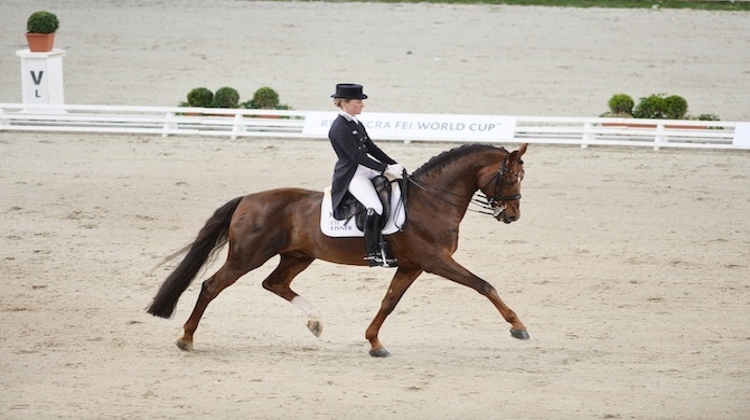 Helen Langehanenberg et Damon Hill NRW ont triomphé lors de la deuxième étape de la Coupe du monde Reem Acra aujourd?hui à Stuttgart. Photo FEI/Karl-Heinz Frieler.