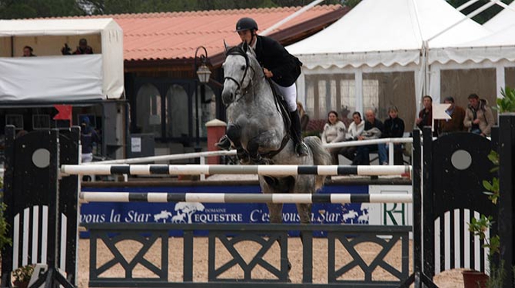 Sébastien Duplant s'impose dans le Grand Prix à 1,45m de Vidauban avec Pegase du Murier. (Ph M-T. André)