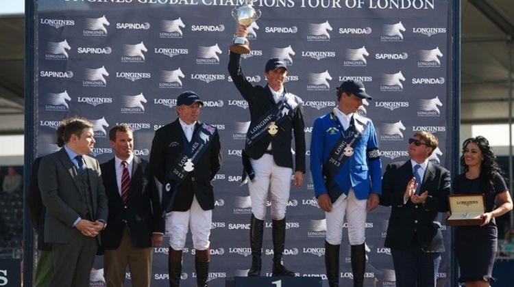 Le public et les organisateurs britanniques ne pouvaient pas rêver mieux qu'un tel podium! Photo LGCT