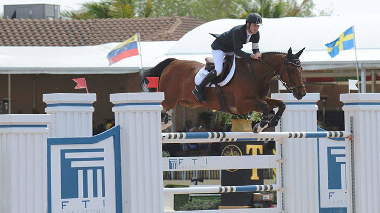 Grâce à Hello Sanctos, Scott Brash a peut-être sauvé sa place de numéro un mondial, cette nuit à Wellington. Photo Pixizone