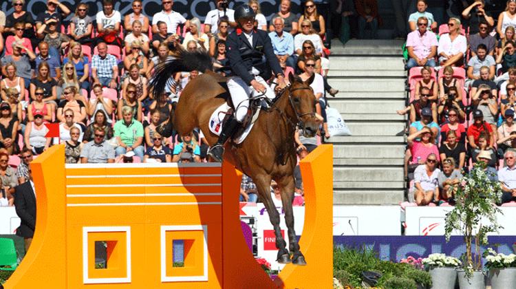 Roger-Yves Bost et Castle Forbes Myrtille Paulois, champions d'Europe en titre, fouleront la piste montée sur la plage de Pampelonne ce week-end. Photo Scoopdyga