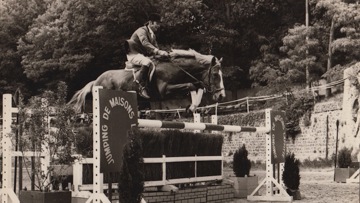 Marcel Rozier et Laudanum, lors du Jumping de Maisons-Laffitte, en 1976. Photo collection privée