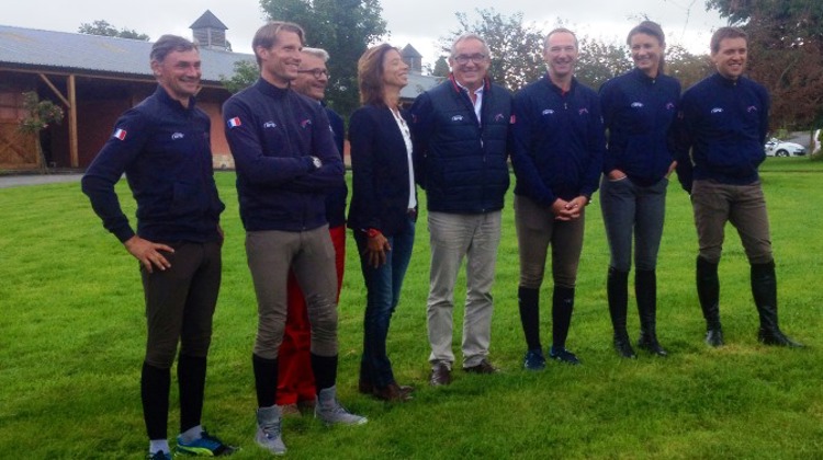 L'équipe de France au complet, en compagnie de Philippe Guerdat, Sophie Dubourg et Frédéric Morand. Photo SR