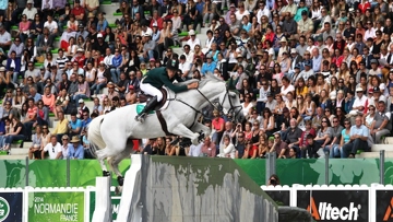 Devant tous ses aînés, le jeune Irlandais de dix-neuf ans, Bertram Allen, a remporté la Chasse des Jeux équestres mondiaux associé à Molly Malone V. Photo PSV Morel
