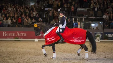 Isabell Werth siegte unter anderem bei der Weltcup Etappe in Neumünster und führt das Ranking an.