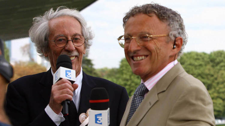 Jean Rochefort accompagné de Nelson Montfort en 2010 à l'hippodrome de Longchamp