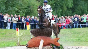 Schmale Sprünge - die neue FEI Flaggen-Regel sorgt für heiße Diskussionen