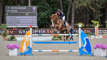 Alice Vancrayelynghe et By Talma en piste.