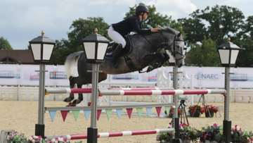 Pny Foxhunter winner Nicola Lockhead Anderson