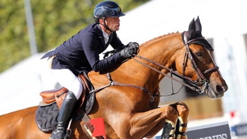 Timothée Anciaume entre autres est l'un des fidèles clients de la sellerie Butet.