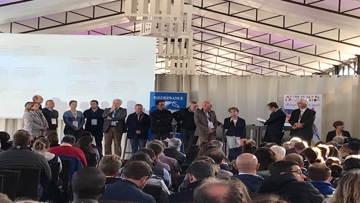 Patrick Karam, vice-président du Conseil régional d'Ile-de-France, a signé la nouvelle Charte d'éthique et de déontologie du sport devant une assemblée de 210 personnes.