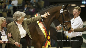 Champion mare Kosima with her honourable breeder Alexandra Gräfin Dohna