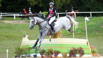 Champion de France à cinq puis six ans, Upsilon va tenter un historique triplé dans le championnat de France des chevaux de sept ans, sous la selle de Thomas Carlile.