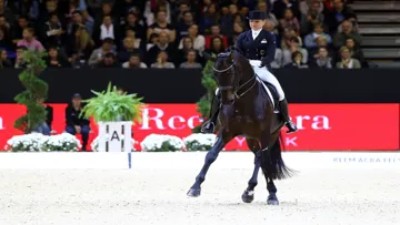 Dorothee Schneider, hier mit Silvano, freut sich über den Sieg im Nürnberger Burgpokal