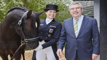 Mit Desperados hat sie es an die Spitze der Welt geschafft: Kristina Bröring-Sprehe (hier mit IOC Präsident Thomas Bach).