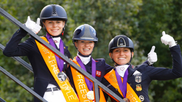 Chralotte Fry (Centre) won the U25 Freestyle title