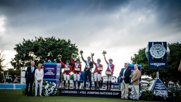 Team USA’s Margie Goldstein-Engle, Laura Kraut, Chef d’Equipe Robert Ridland, Beezie Madden and Jessica Springsteen claimed the Longines FEI Jumping Nations Cup™ of United States of America at the opening round of the 2020 series at Deeridge Farm in Welli