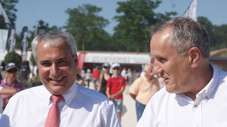 Ingmar de Vos, ici aux côtés de Serge Lecomte, a visiblement apprécié sa visite en Sologne.