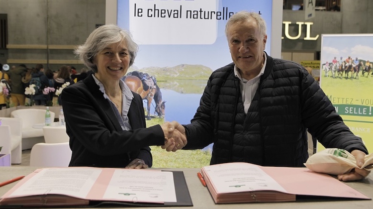 Dominique de Villebonne, représentant Bertrand Munch, directeur général de l’ONF et Serge Lecomte, président de la FFE au Salon de l'agriculture.