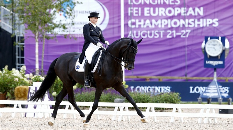 La dresseuse allemande est première et deuxième du nouveau classement mondial de dressage!