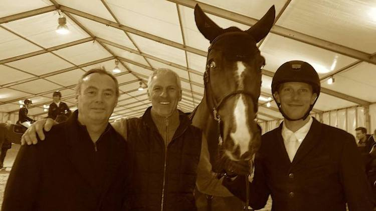 Grégoire Oberson aux côtés d'Eddy Sepul, propriétaire des chevaux de la société Edesa et Kevin Staut.