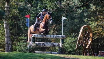 Malgré un cross à nouveau impeccable, les troisièmes championnats d’Europe de Thibaut Vallette et Qing du Briot*IFCE se sont soldés par une quatrième place par équipes et un cinquième rang individuel, l’été dernier à Luhmühlen.