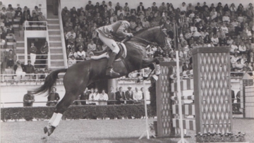 Pierre Durand et Carrefour au CSI de La Baule en 1976. 