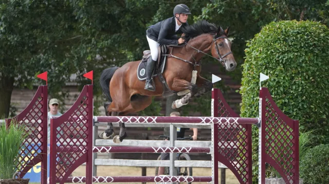 Karsten Van Es won de 1m30 en 1m40 reeks