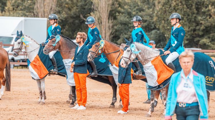 Les Bleuets du complet , Emma Lemaitre, Ella Rinaldi, Matis Cogniet et Tifaniie Villeton, se sont parés d’or après avoir mené de bout en bout.