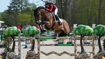Vendredi 17 avril, Brianne Beerbaum et Kiss Me ont enchaîné deux parcours sans-faute lors de la Coupe des nations Juniors au CSIO Jeunes de Compiègne.