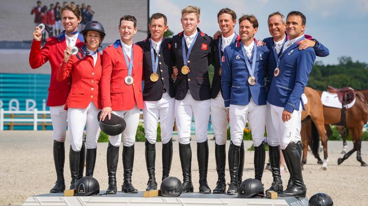 Karl Cook, Laura Kraut, McLain Ward, Scott Brash, Harry Charles, Ben Maher, Simon Delestre, Julien Épaillard et Olivier Perreau sont neuf des nouveaux médaillés olympiques à Paris 2024.