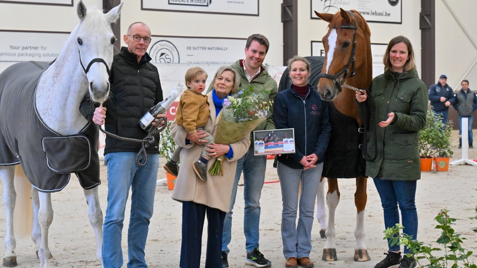 De honneurs werden waargenomen door trotse fokkers familie Rooms-Van de Vyver en Coloris van 't Lindenhof en Qalista DN