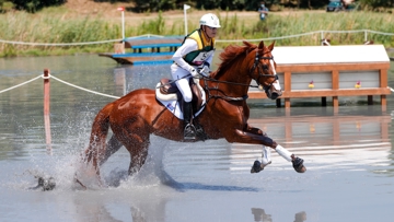 Andrew Hoy et son meilleur cheval Vassily de Lassos lors du cross des Jeux olympiques de Tokyo, en 2021. 