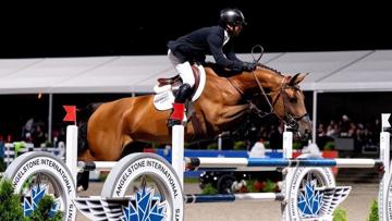 Sous la selle de Kent Farrington, Toulayna a décroché sa quatrième victoire internationale. 