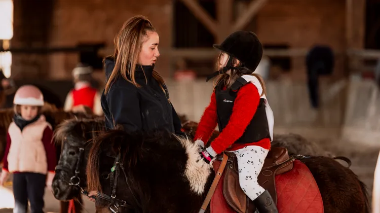 Au cœur de la Normandie, le Village Équestre de Conches s’impose comme une référence de la formation des moniteurs, au plus près du terrain et du réseau professionnel.