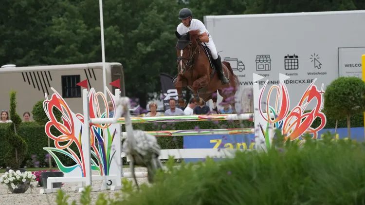 Theo de Mariposa wint 7-jarigenrubriek in Basecles