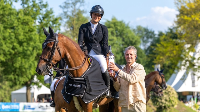 Winnaar van de CSI 3* Big Tour 1.50m Van Mossel Prix,  Megan Lasseur