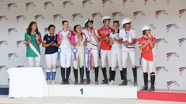 L'équipe des Fleurons, championne de France de horse-ball,  lors du Grand Tournoi 2025